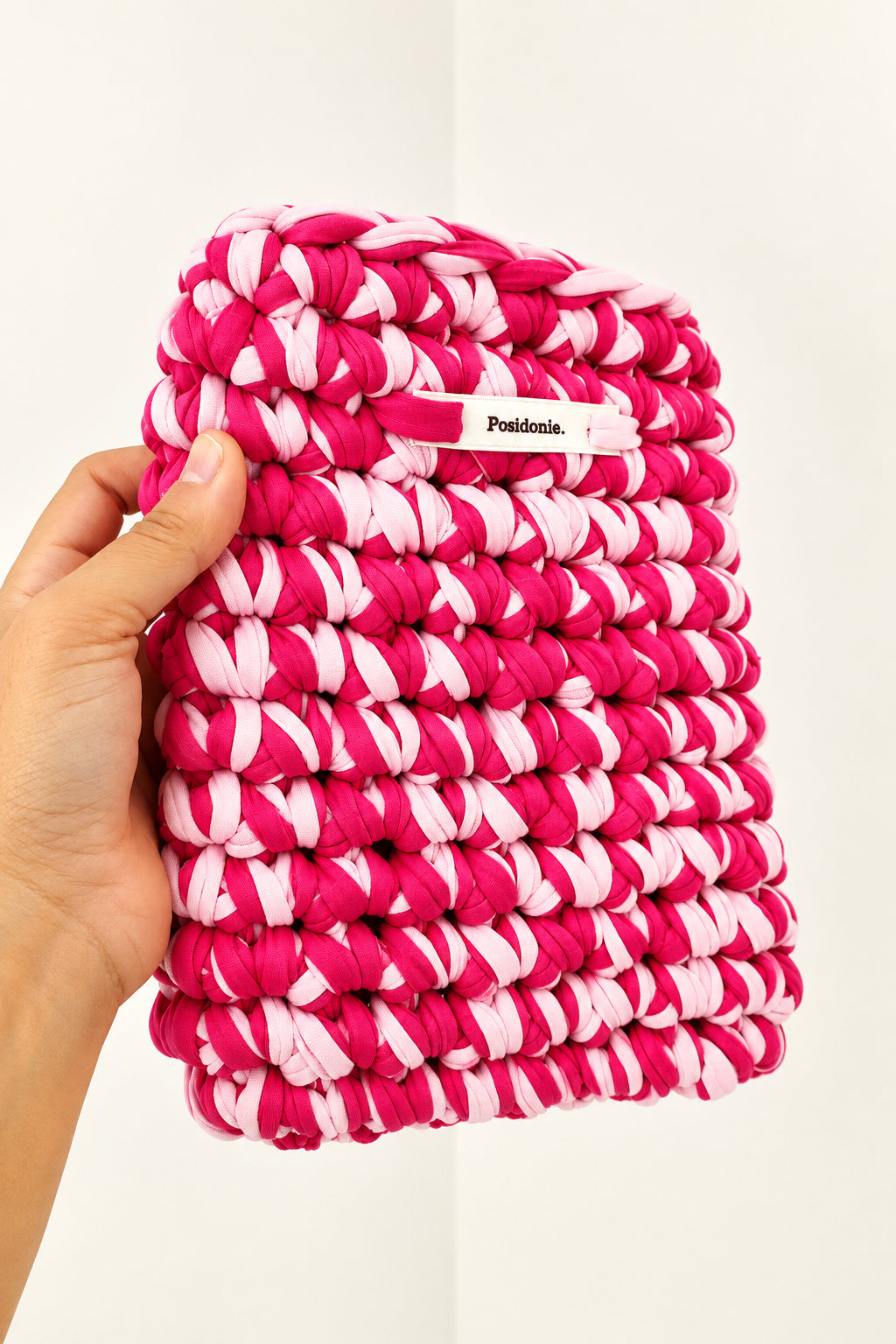 Pochette livre ou liseuse faite main au crochet rose personnalisable