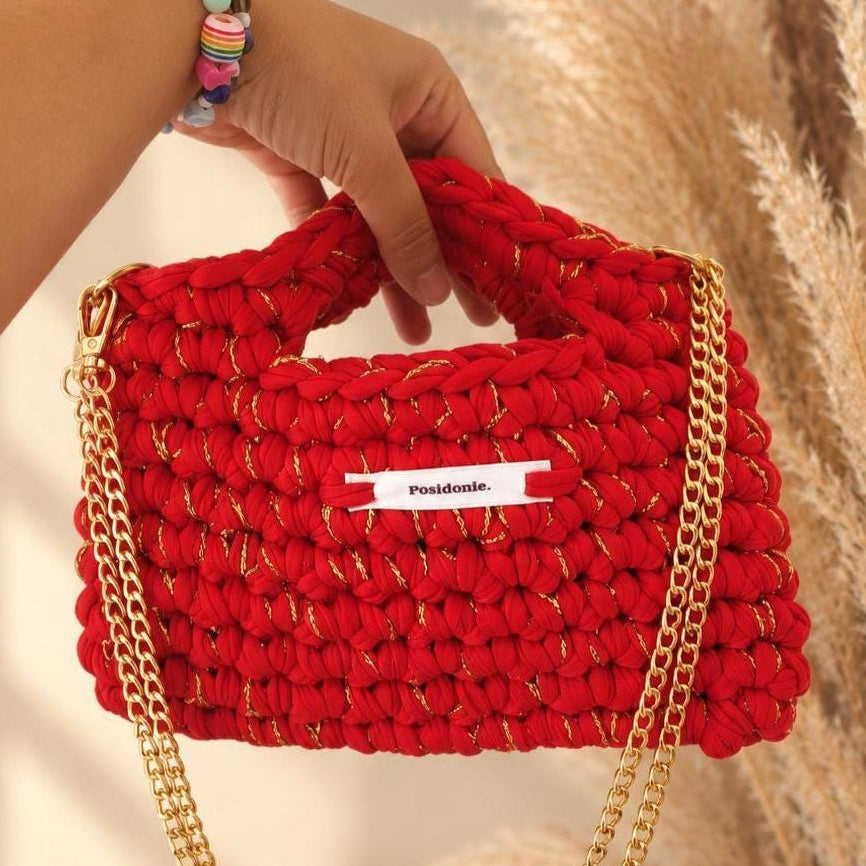 Sac au crochet Rosalie rouge et doré fait main au crochet à Marseille, édition de fêtes