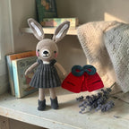 Posidonie's friens Lisa peluche amigurumi faite main au crochet