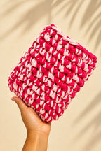 Pochette livre rose faite au crochet personnalisable