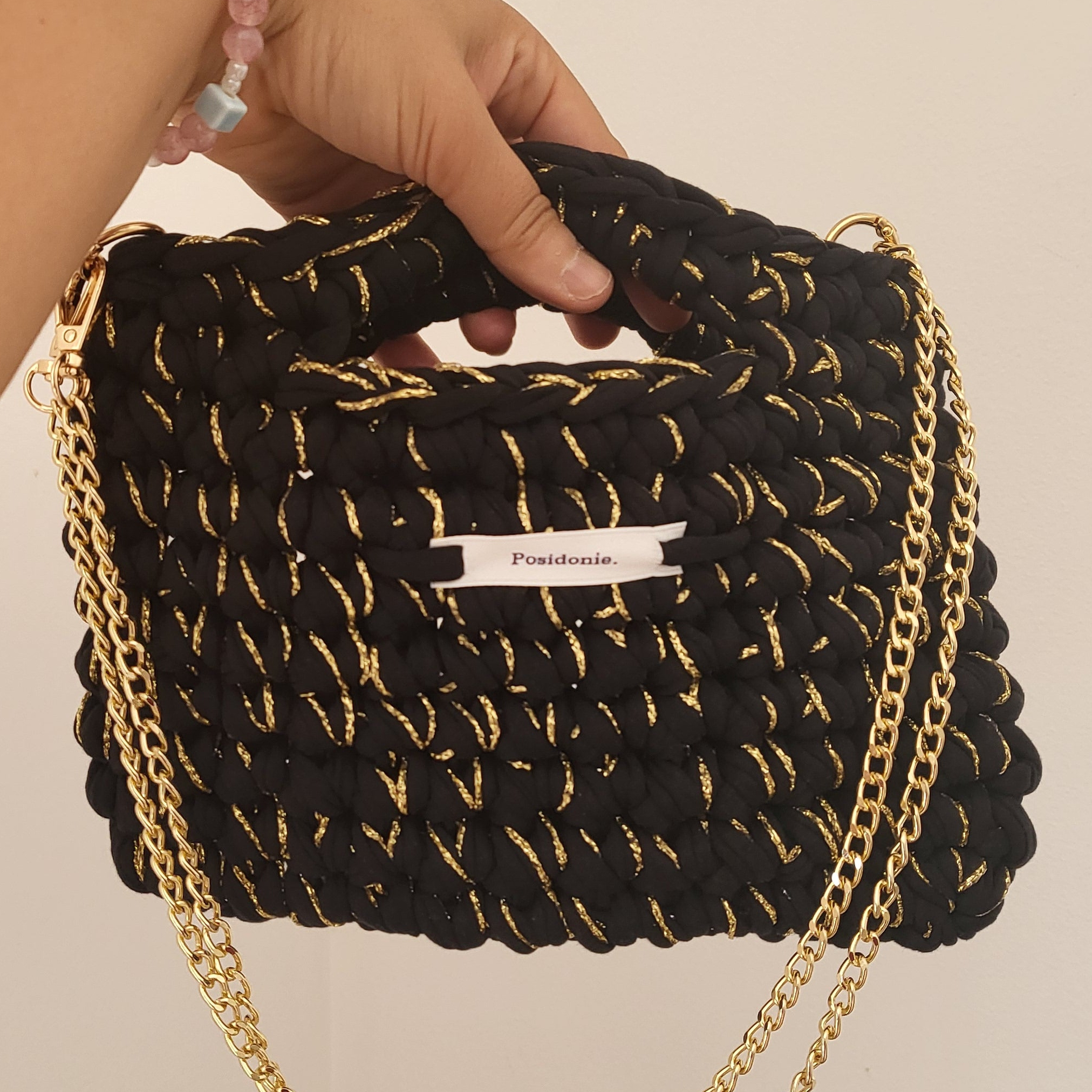Sac au crochet noir doré fait main à Marseille