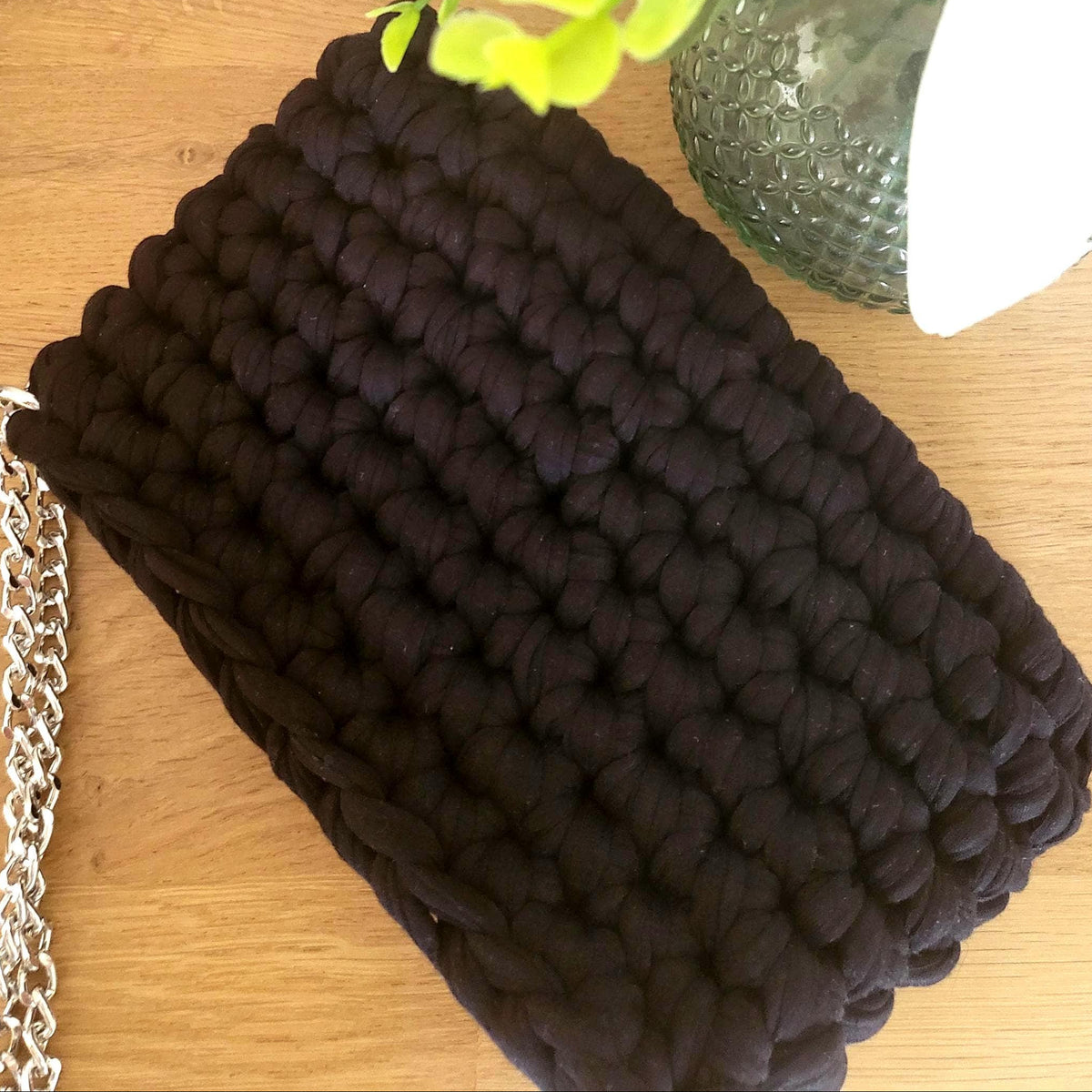 Sac au crochet clutch de soirée noir fait main à Marseille