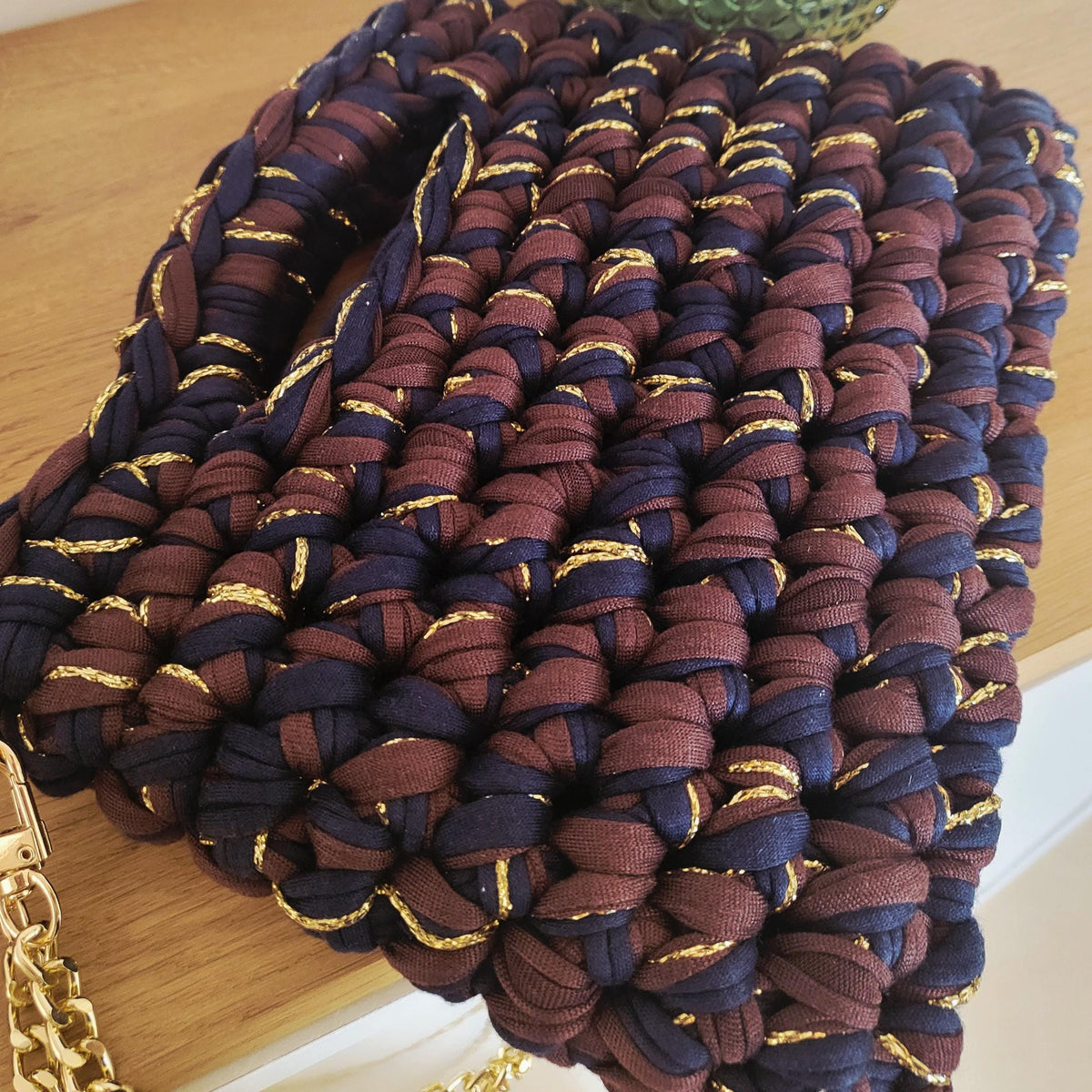 Sac au crochet bleu océan, chocolat et doré fait main à Marseille