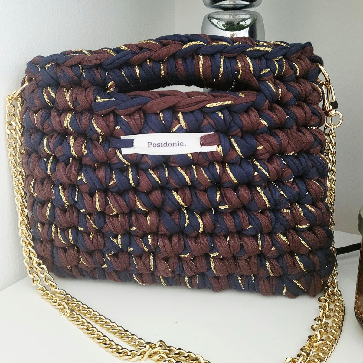 Sac au crochet bleu océan, chocolat et doré, fait main à Marseille