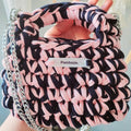 Sac au crochet mini chunky carré bleu marine et rose doux fait main à Marseille