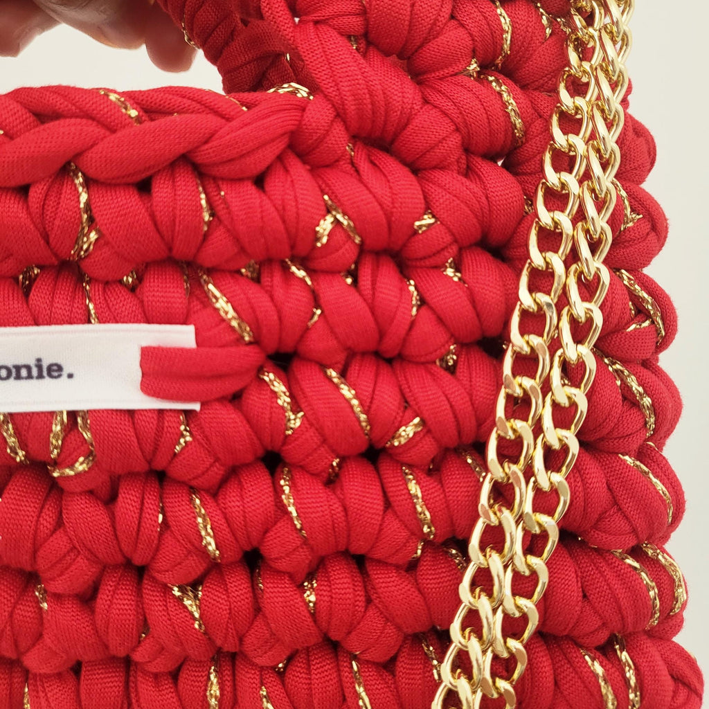 Sac au crochet Rosalie rouge et doré ou argenté fait main à Marseille, édition de fêtes